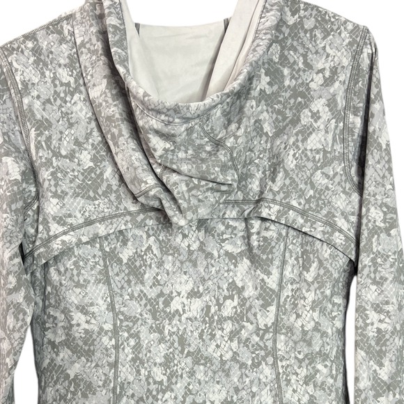 Lululemon Size 10 Hooded Define Jacket Gray White Nulu Camo‎ Starlight Hideaway - Picture 6 of 11